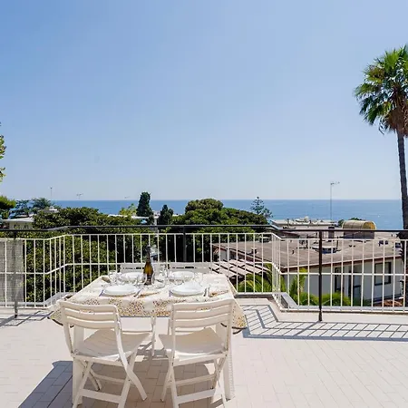 Tre Ponti Panoramic Seaview Апартаменты *