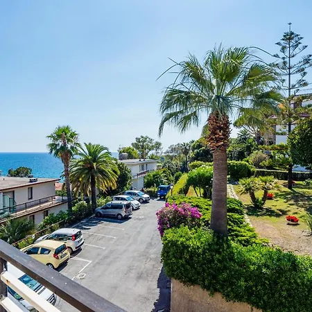 Guesthost - Tre Ponti Panoramic Seaview Lägenhet