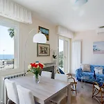 アパート Guesthost - Tre Ponti Panoramic Seaview *