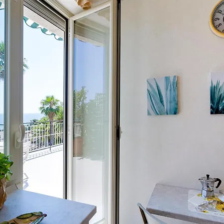 Guesthost - Tre Ponti Panoramic Seaview アパート *